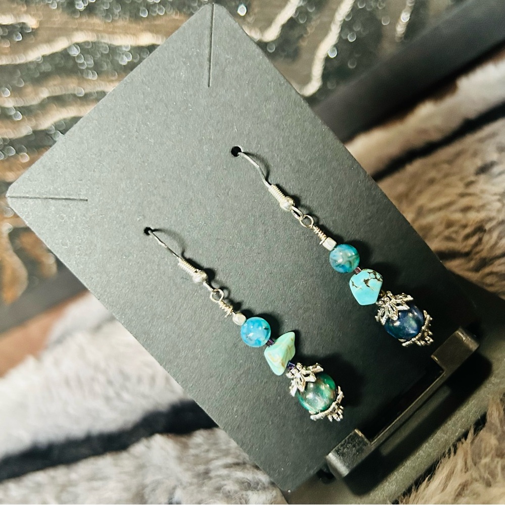 Handcrafted cat eye glass bead dragon vein agate howlite chip earrings